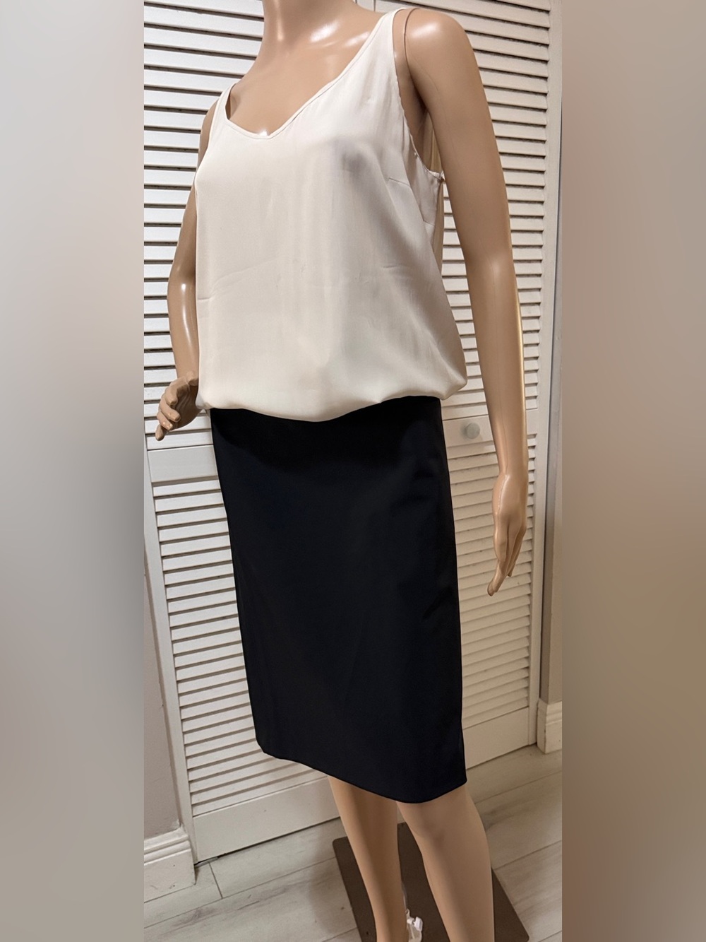 Prada Black Pencil Skirt IT 42 Made in Italy Side Zip Classic Luxury